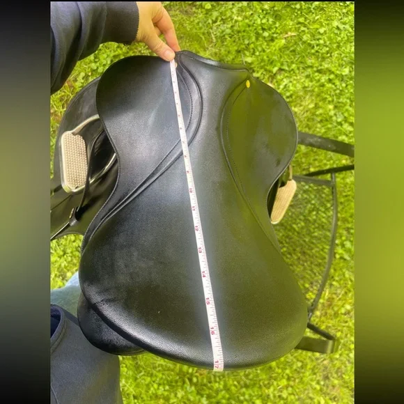Wintec dressage saddle - Picture 5 of 5